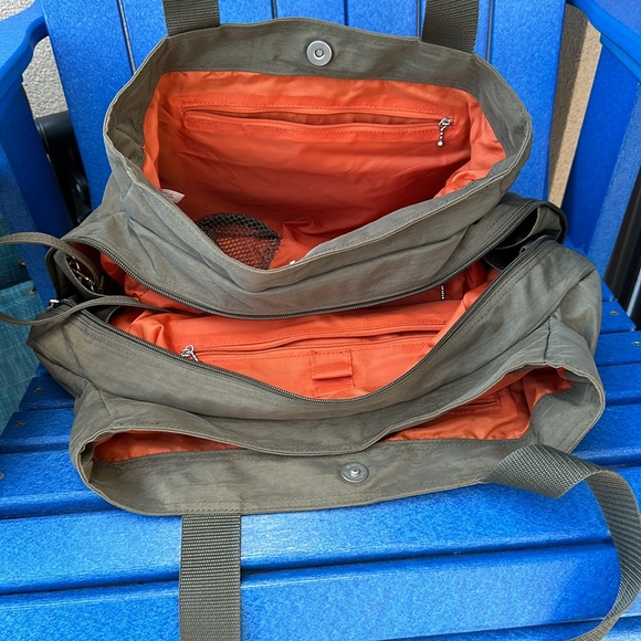 Chicos Travelers Bag- lightweight, many compartments - Picture 4 of 9